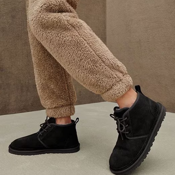 UGG Neumel Black Boot - Picture 11 of 11